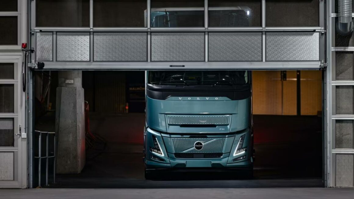 Nova versão do Volvo FH Electric tem alcance de 600 km
