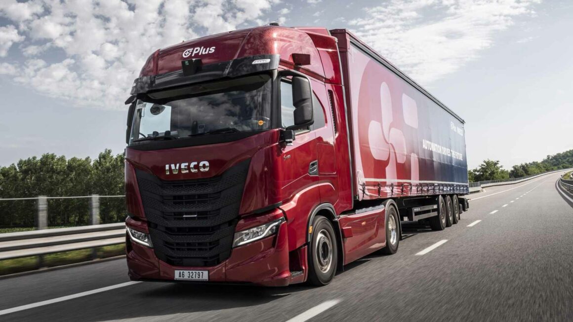 Teste da Iveco com caminhão semiautônomo confirma segurança e economia