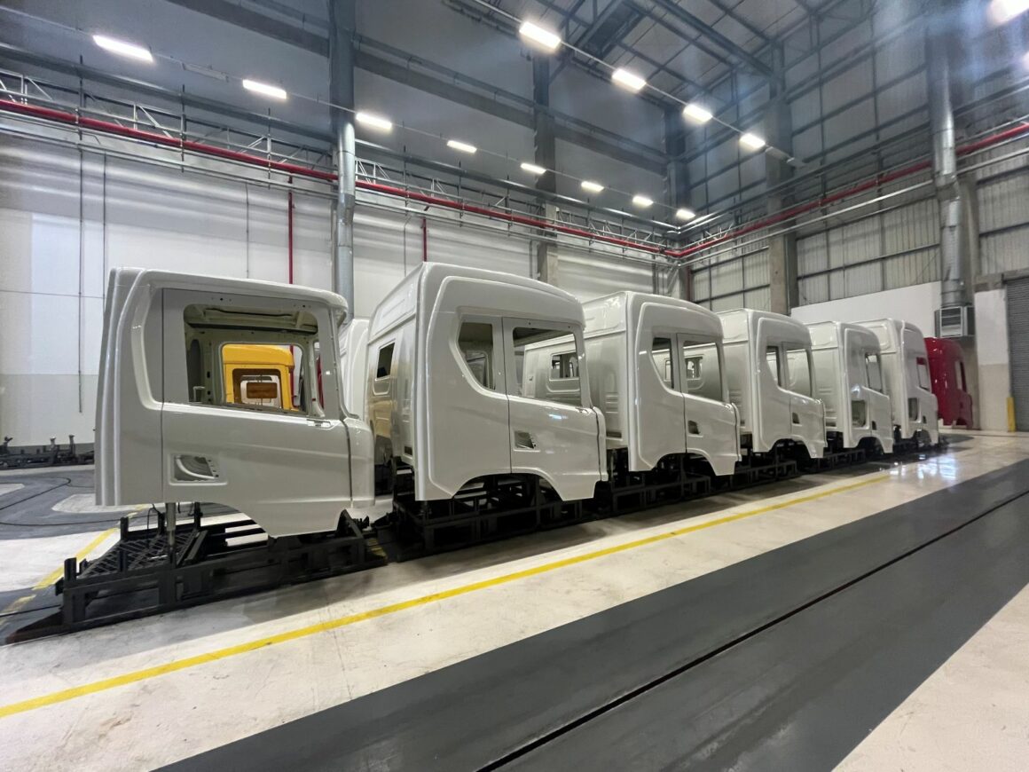 Alta da Selic leva montadoras a reduzir produção de caminhões
