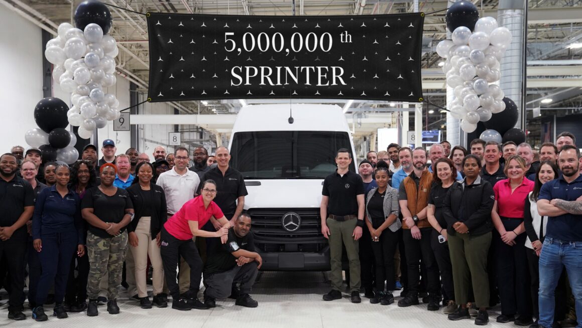 Mercedes-Benz alcança 5 milhões de Sprinter produzidas no mundo em 30 anos