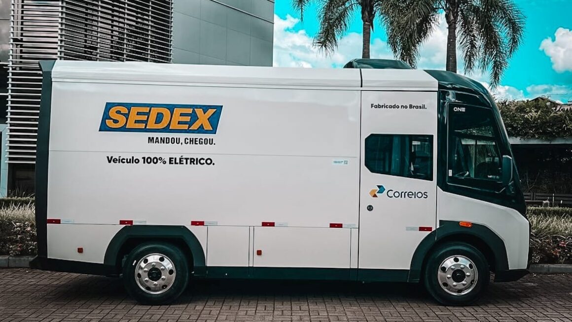 Correios iniciam testes com vans elétricas da Arrow Mobility fabricadas no Brasil