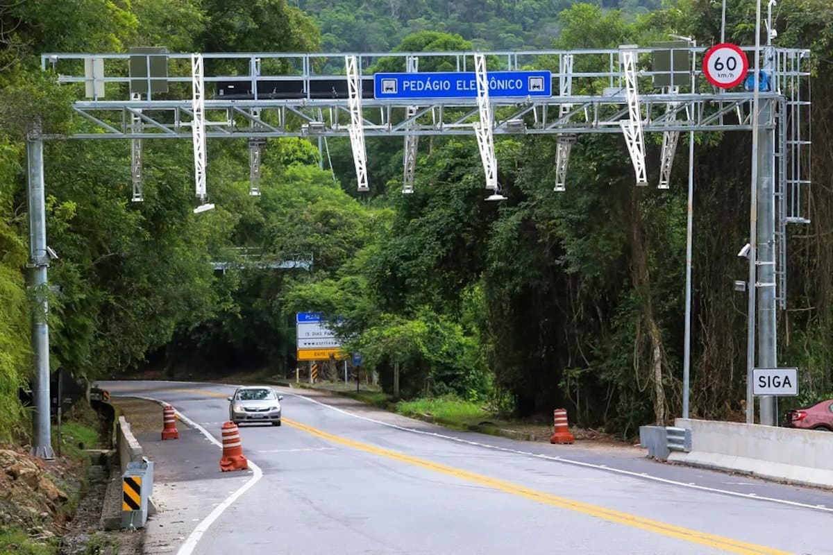 Governo suspende mais de 3 milhões de multas do free flow e dá a motoristas 200 dias para pagar tarifas vencidas