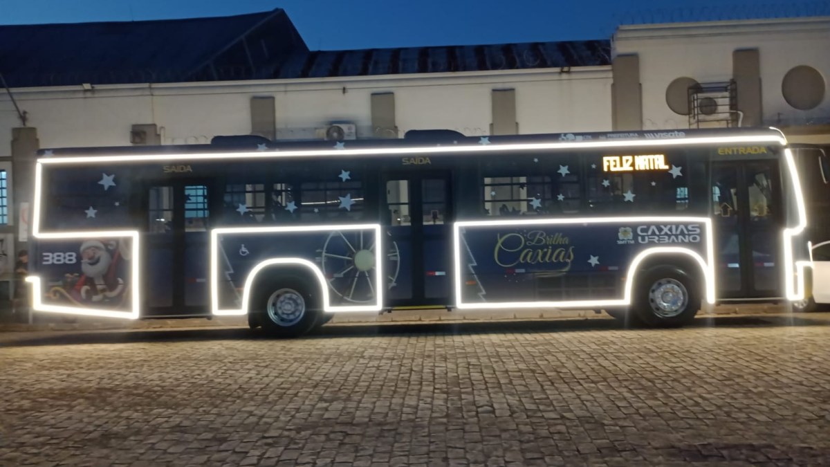 Ônibus Iluminado de Natal começa a rodar pelos bairros de Caxias do Sul (RS)