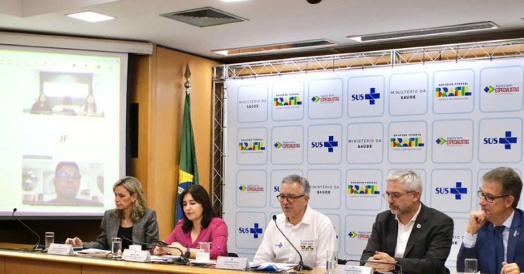 Saúde anuncia 14 UTIs inteligentes e rede com suporte de IA no SUS