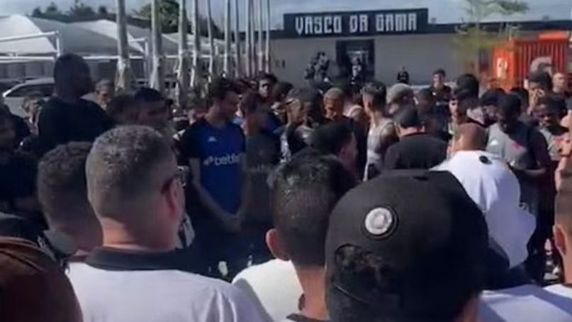 Organizada pressiona elenco do Vasco e acusa jogadores de boicote