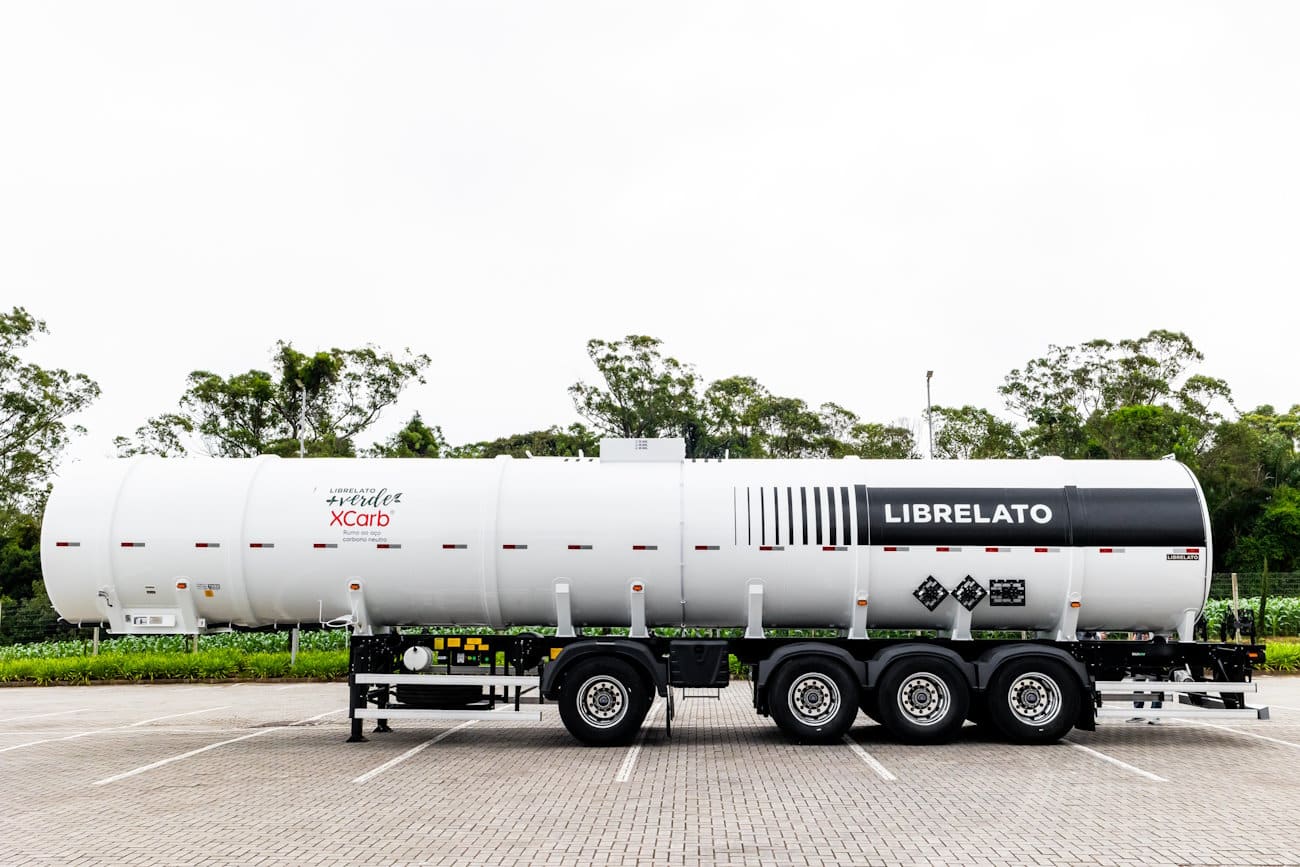 Venda de implementos rodoviários fecha outubro com alta