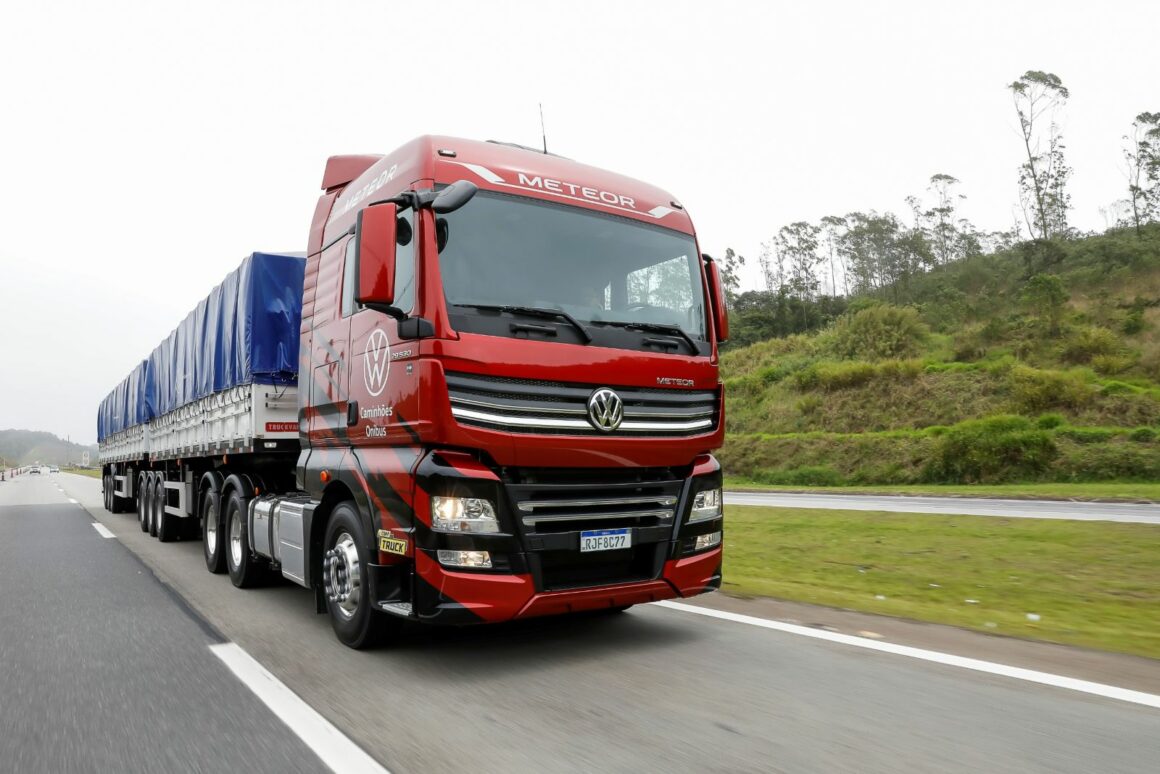 Volkswagen Caminhões e EcoRodovias iniciam testes com B100