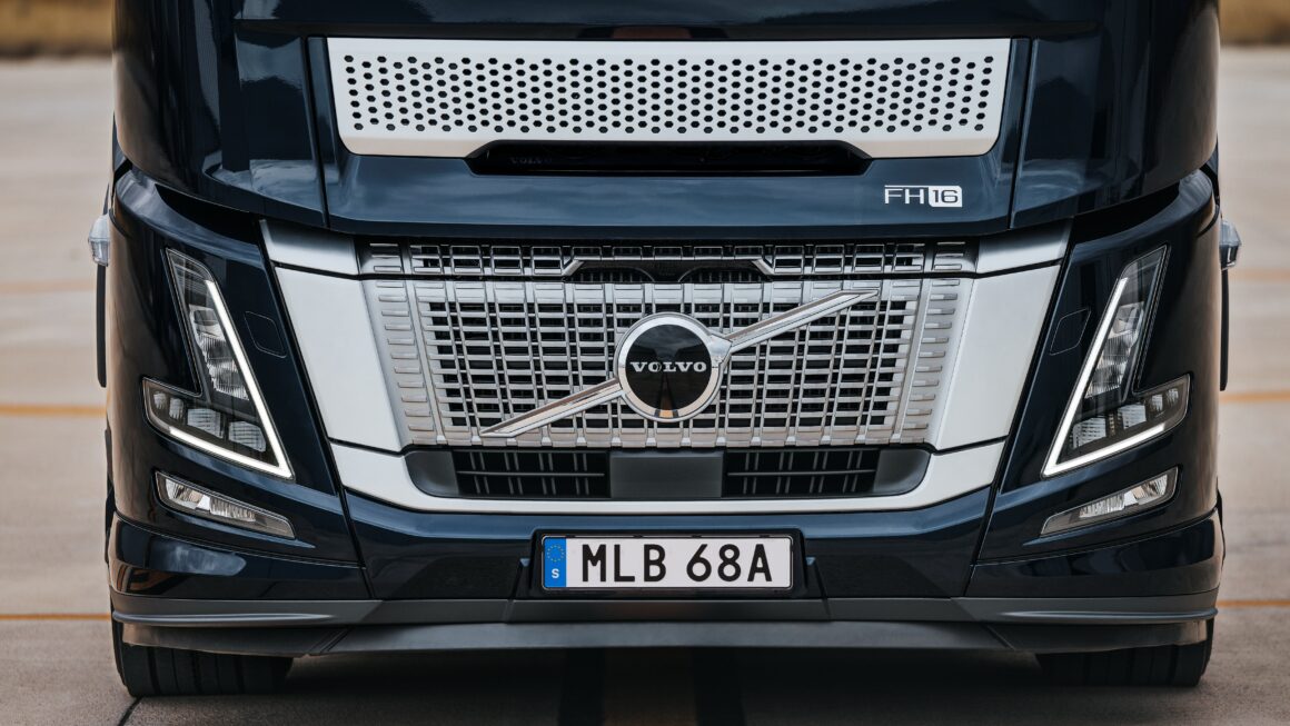 Volvo é pioneira ao aplicar sistema stop/start em caminhões pesados