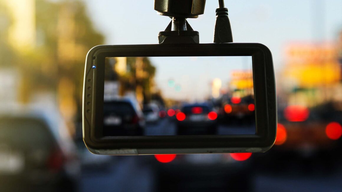 Câmeras em caminhões reduzem risco de acidentes; veja as vantagens da tecnologia