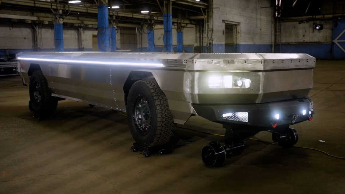 Empresa dos EUA anuncia veículo autônomo que roda em estrada e trilhos