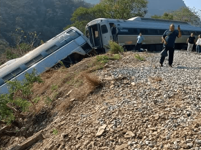 Descarrilamento de trem deixa ao menos 13 mortos no México