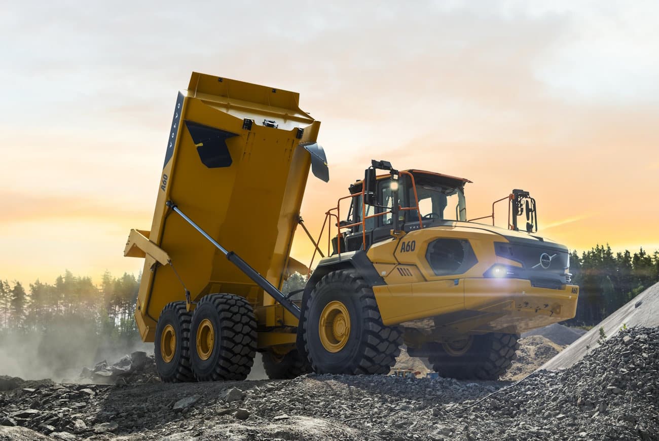 Volvo lança nova geração do maior caminhão articulado do Brasil