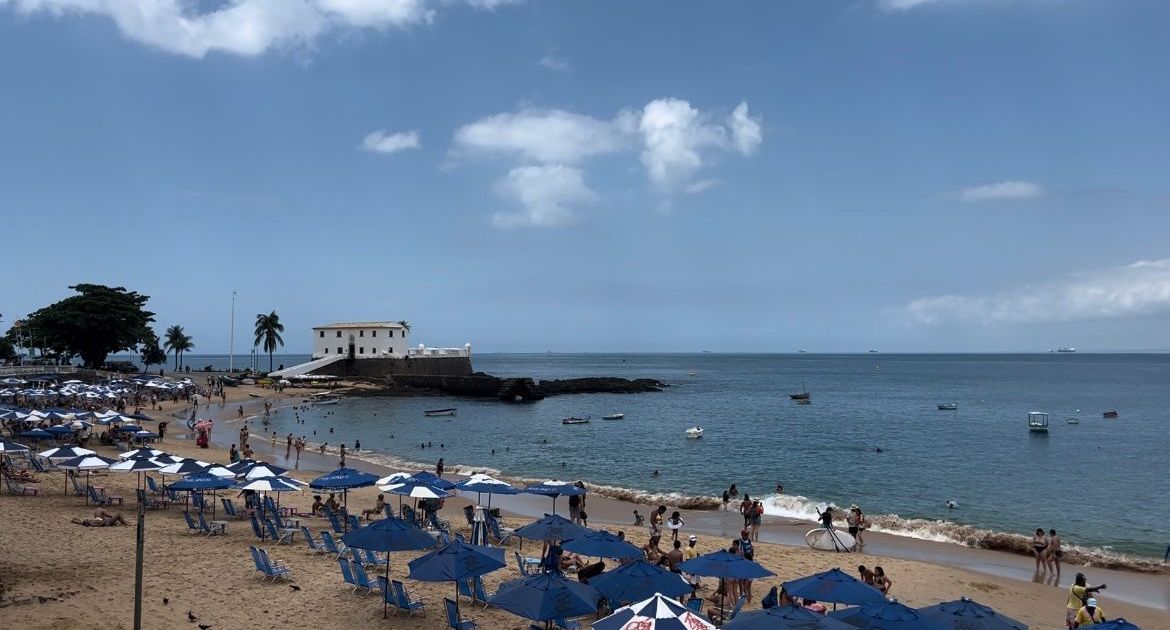 Homem que furtou turista após encontro na praia na BA usava tornozeleira