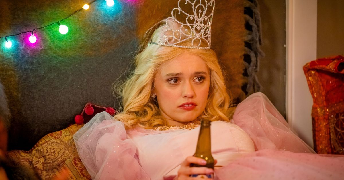 Após indicação no Globo de Ouro, Aimee Lou Wood apresenta nova personagem