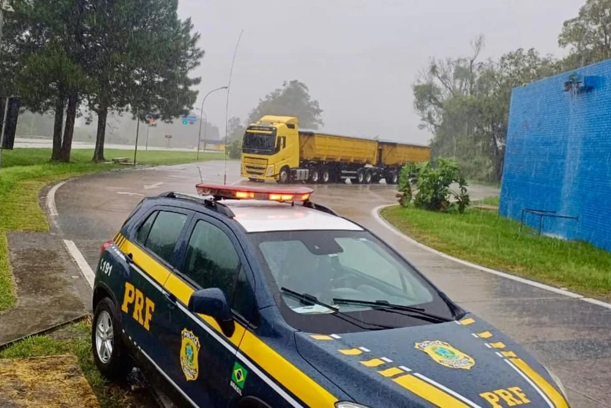 PRF informa restrição para caminhões por conta dos feriados de Natal e Ano Novo