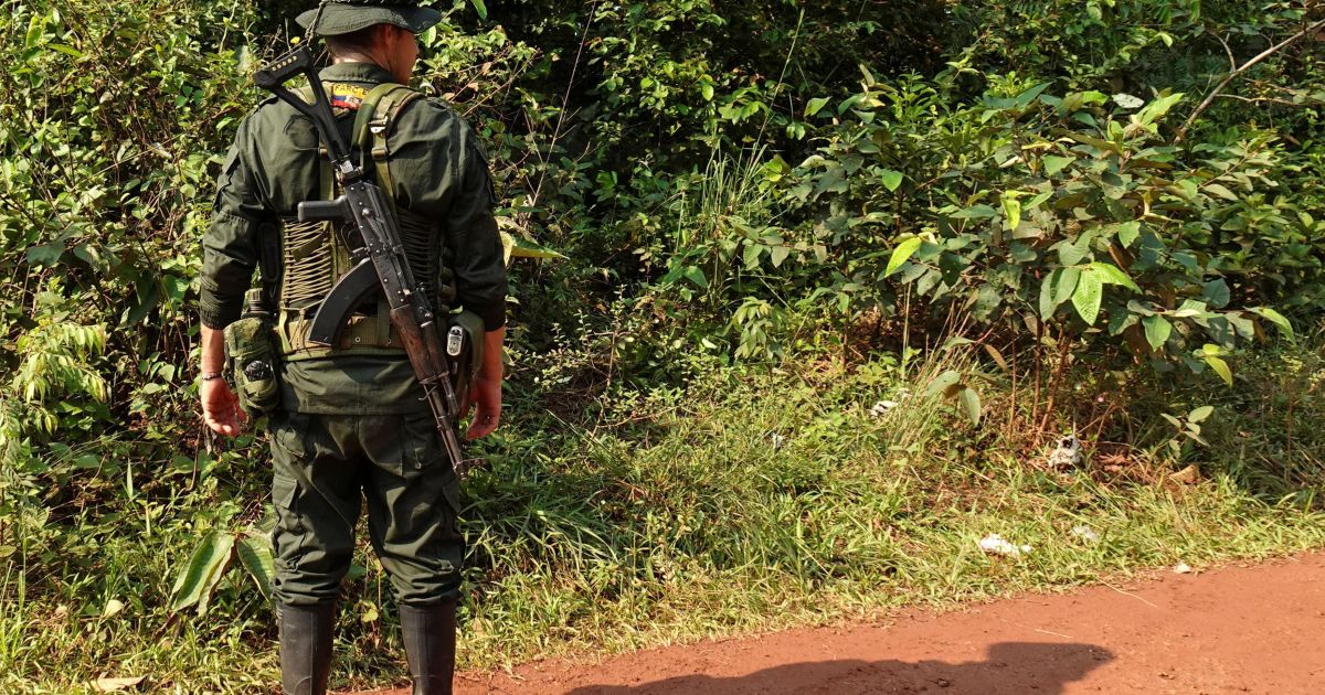 Confrontos entre guerrilheiros na Colômbia deixam 27 mortos, dizem fontes