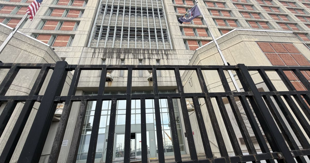 Como é a prisão onde Maduro foi levado após ser capturado pelos EUA