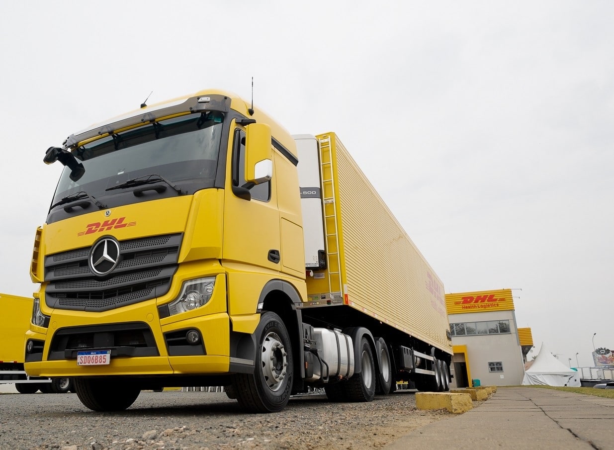 Mercedes-Benz vende 75 caminhões para a DHL Supply Chain no Brasil