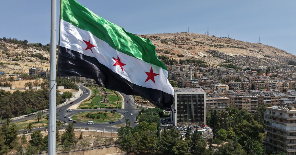 Forças sírias tomam campo de petróleo de Omar, o maior do país, diz fonte