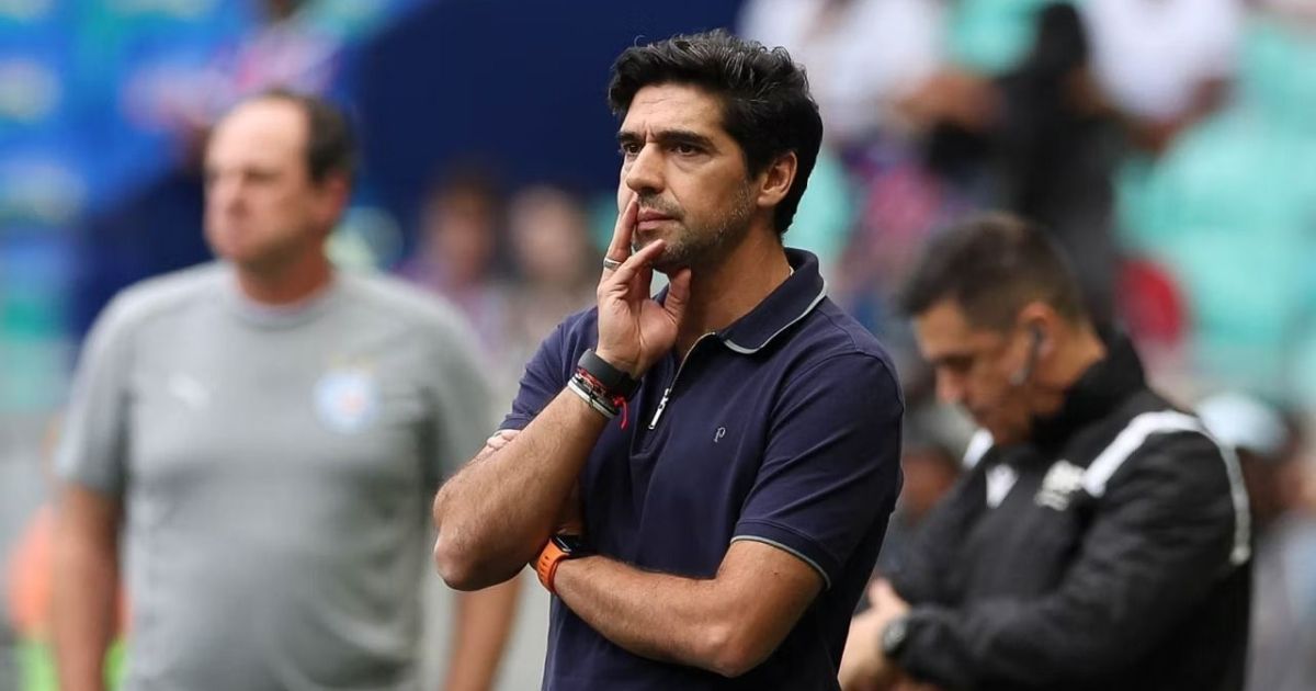 Palmeiras: Abel Ferreira confirma lesões de Vitor Roque e lateral