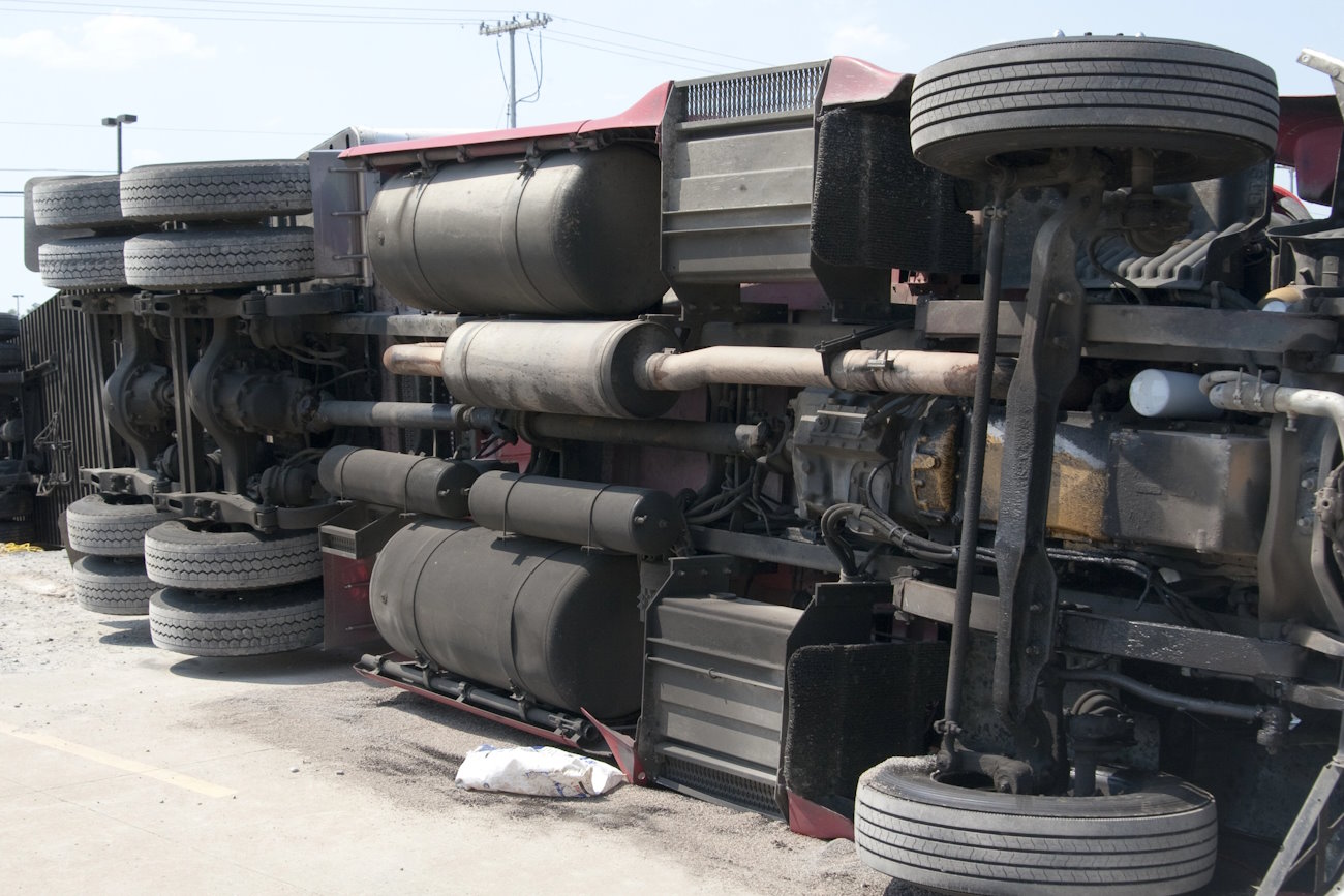 Caminhoneiro que perdeu braço em acidente receberá R$ 2,1 milhões em indenização