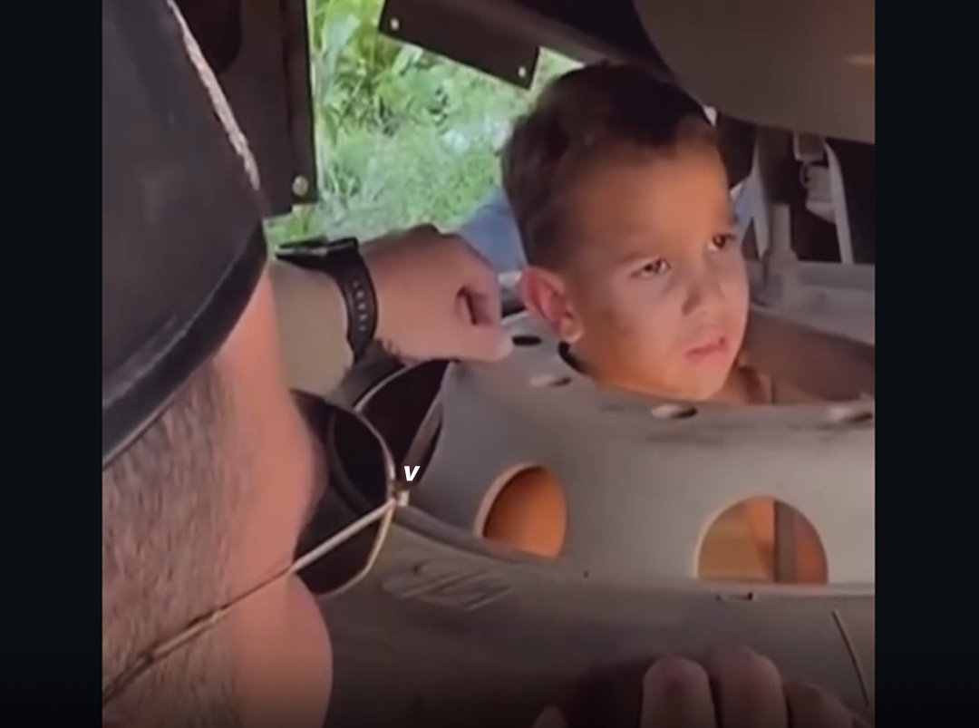 VÍDEO: Criança de 4 anos prende cabeça em estepe de caminhão na Bahia