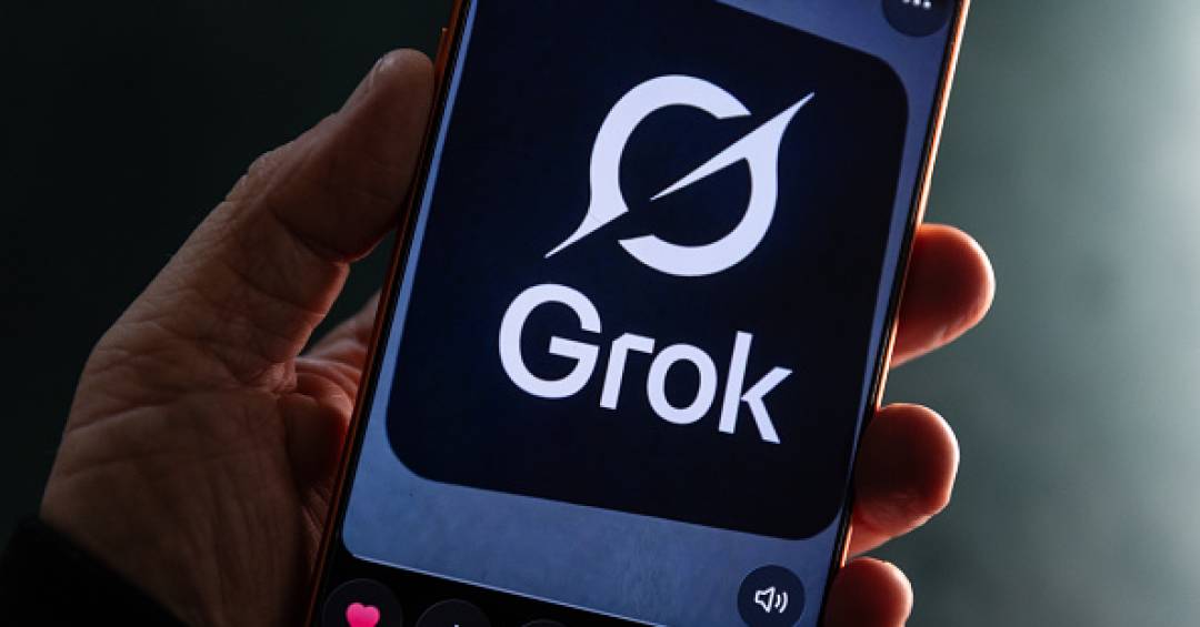 Mãe de filho de Musk processa empresa de IA do bilionário por montagens sexualizadas