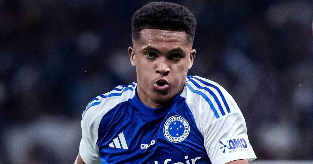 Diretor do Borussia Dortmund admite interesse em lateral do Cruzeiro