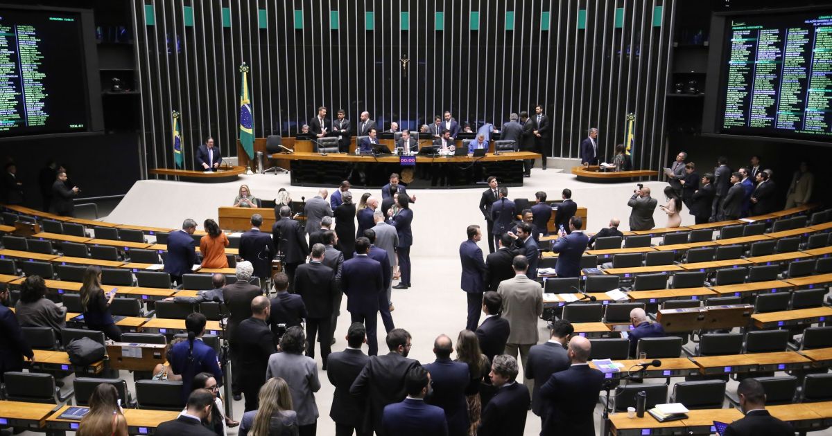 Oposição pressiona por sessão conjunta em prol CPMI do Master e dosimetria