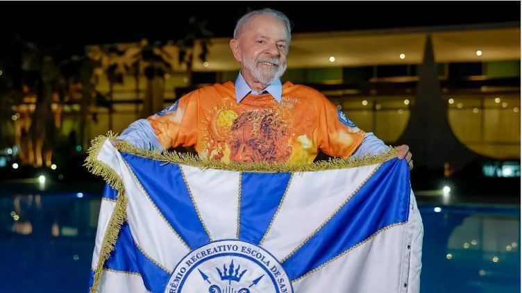 Lula fala em “muita emoção” ao comentar noite de desfiles na Sapucaí