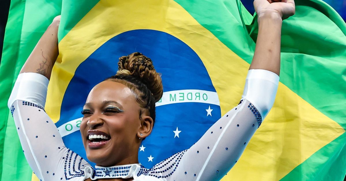 Rebeca Andrade será porta-bandeira olímpica em desfile dos Jogos de Inverno