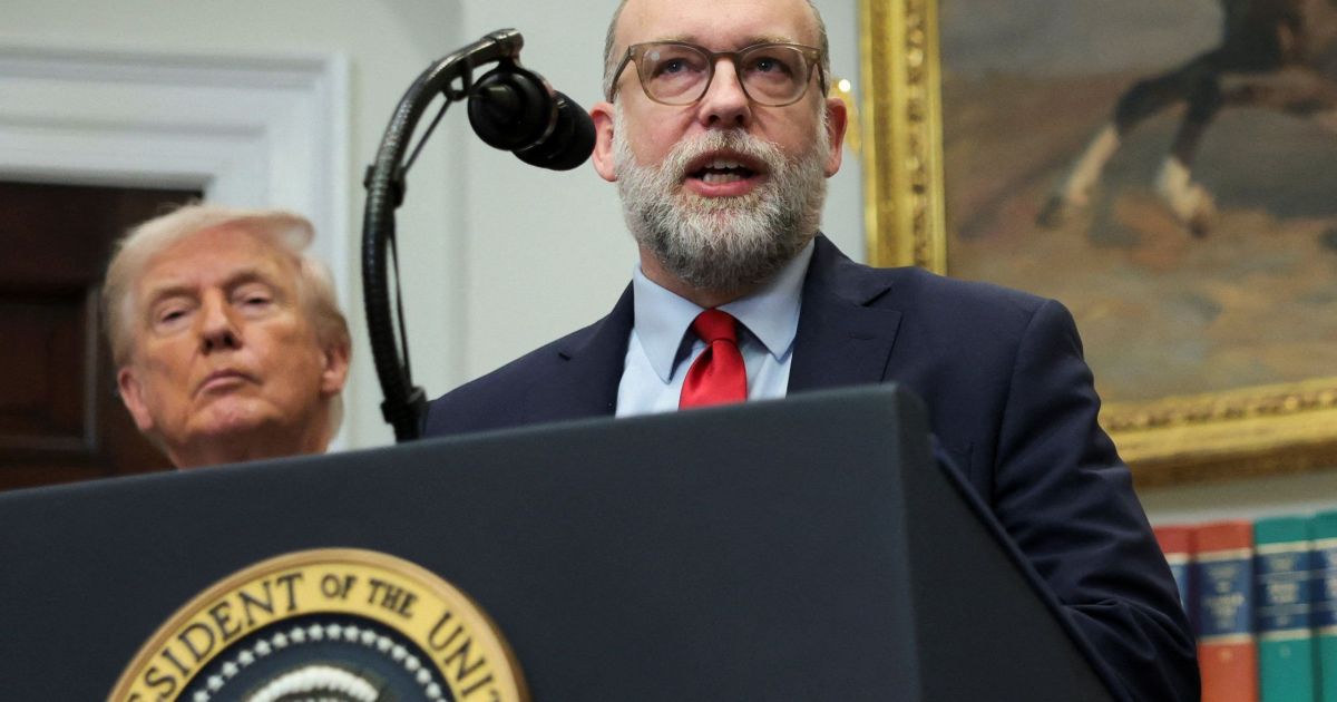 Casa Branca usa recursos da USAID para segurança de chefe do orçamento