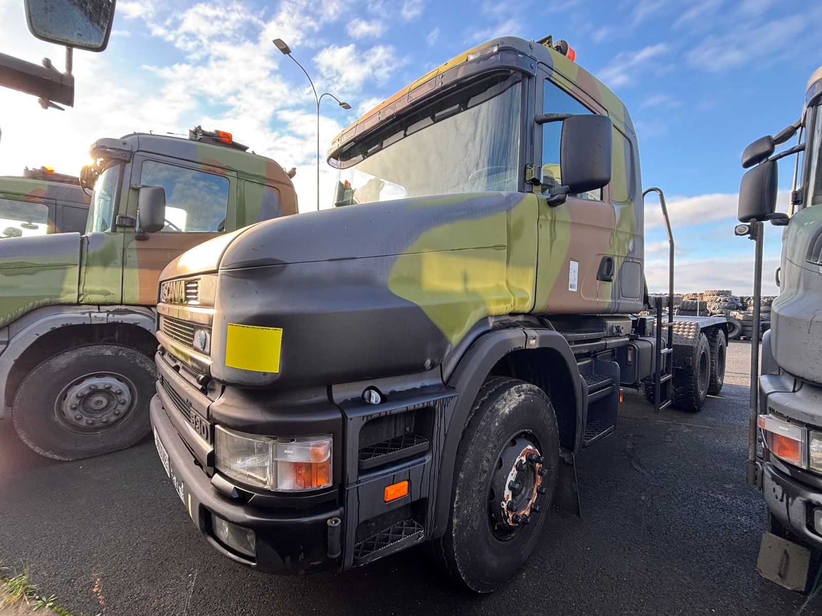 Lote de caminhões militares Scania T144 6×4 vai a leilão na França