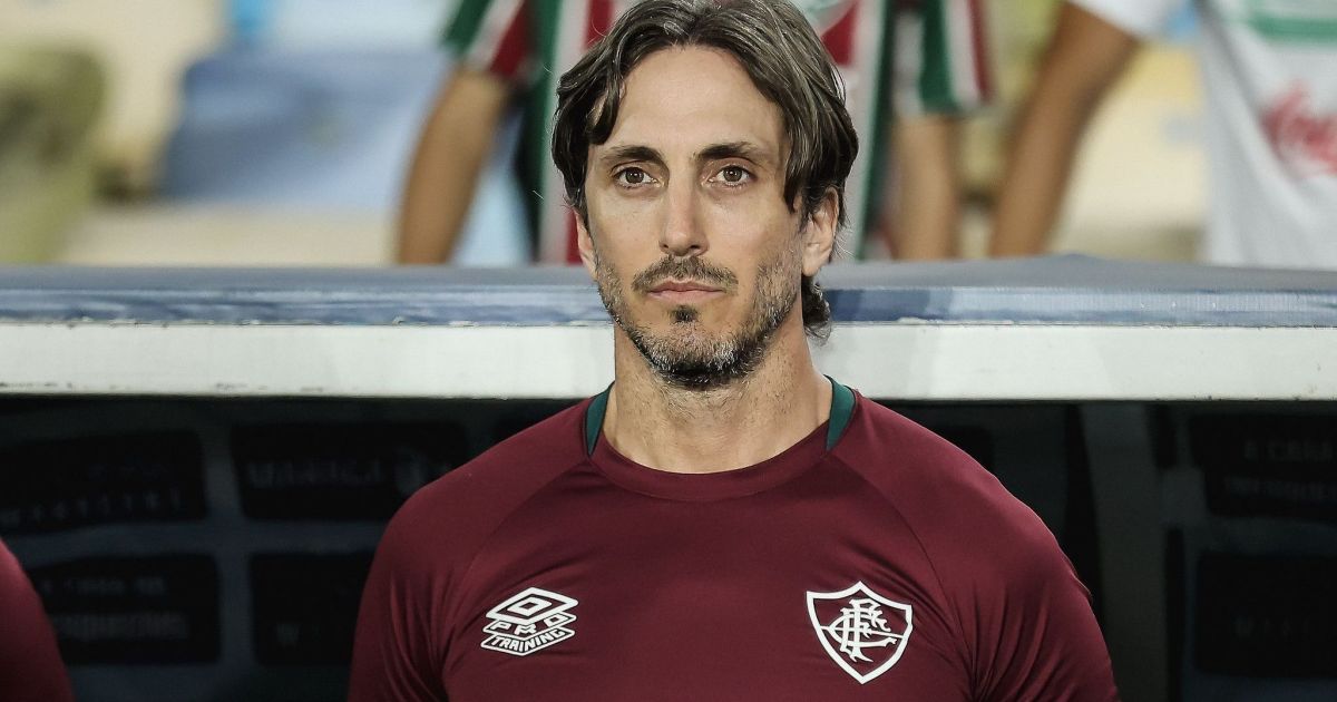 Zubeldía explica busca do Fluminense no mercado por mais um centroavante