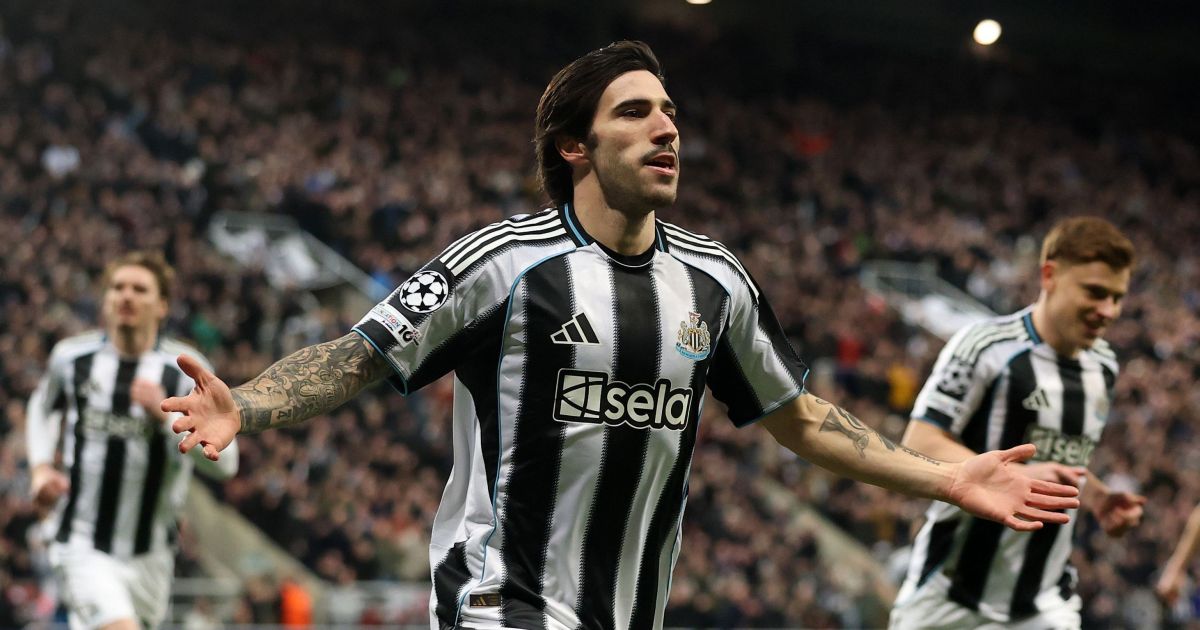 Newcastle elimina o Qarabag e vai às oitavas da Champions pela 1ª vez