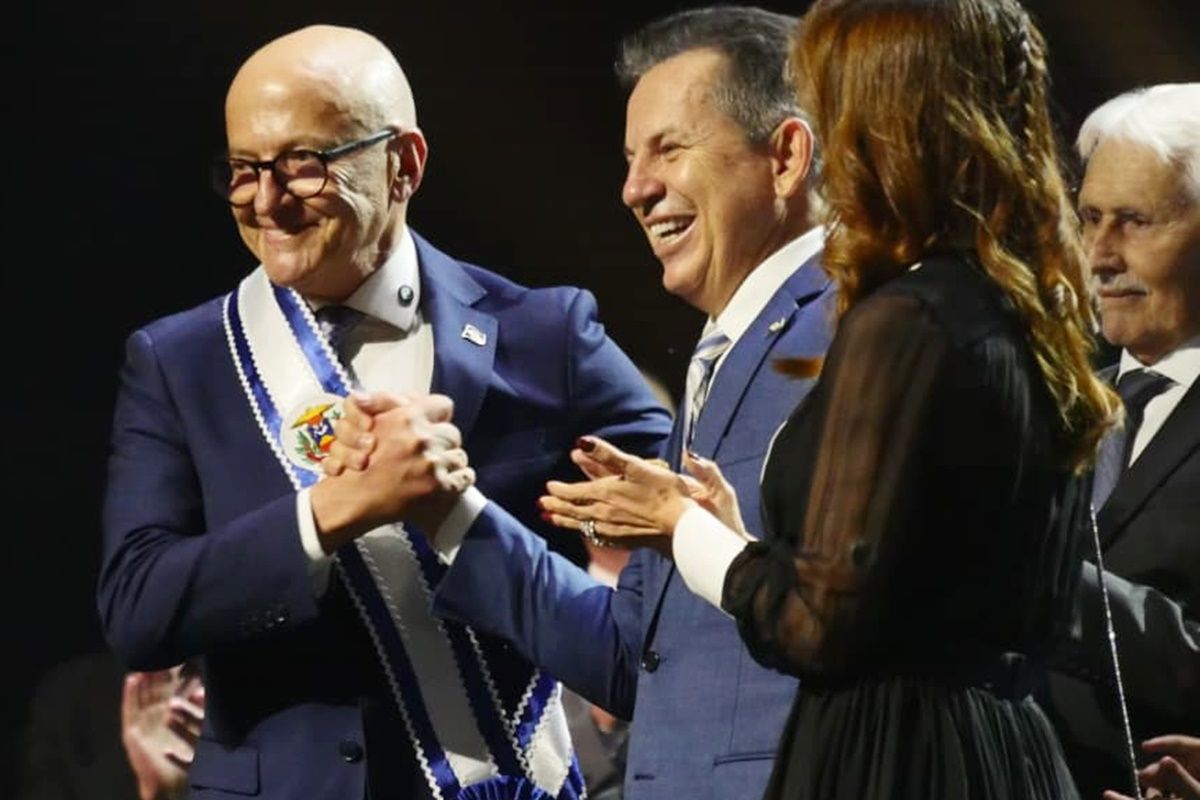 Mendes passa a faixa e oficializa Pivetta no comando do Estado…