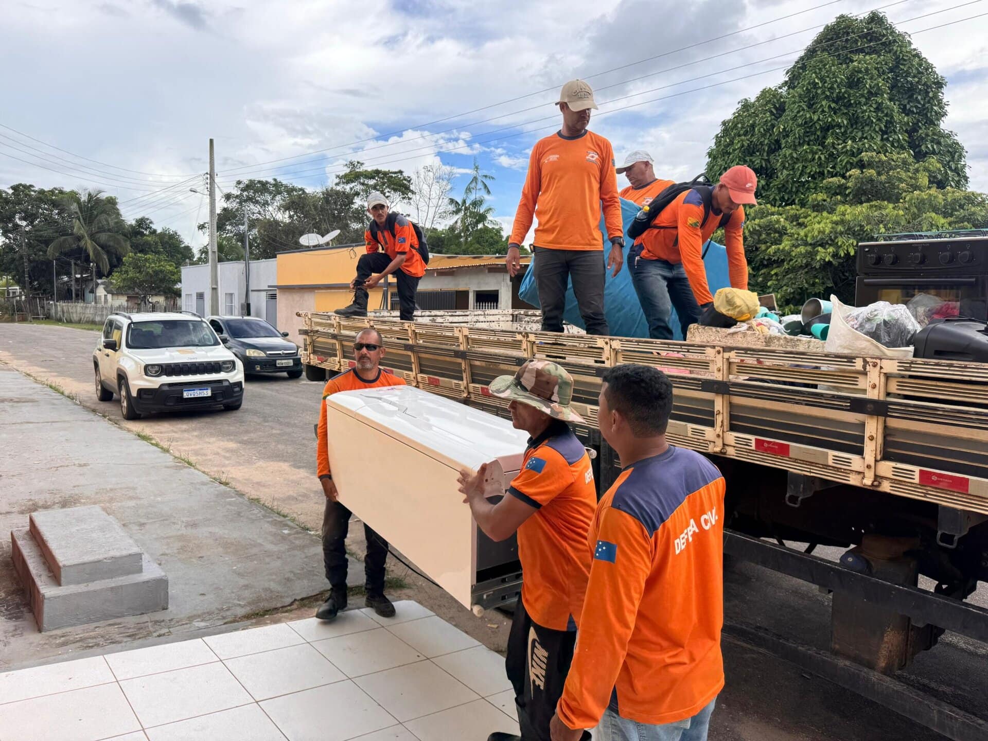 Prefeitura de Cruzeiro do Sul leva para abrigo primeiras famílias atingidas pela cheia do Rio Juruá