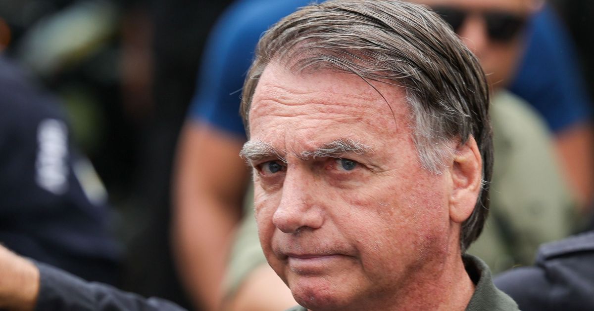 Defesa vai apresentar novo pedido de domiciliar para Bolsonaro, diz Flávio