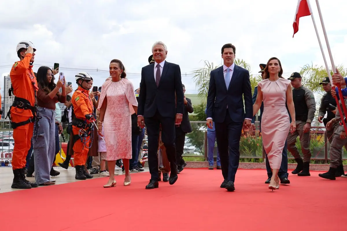 Caiado dá indiretas a Flávio Bolsonaro no último discurso com governador