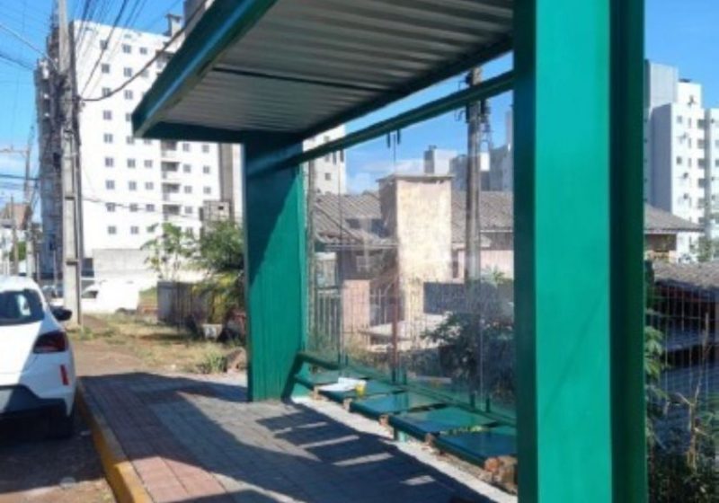 Chapecó (SC) avança na mobilidade urbana com entrega de novos abrigos em pontos de ônibus