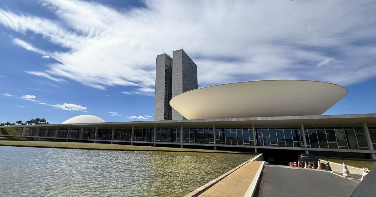 Congresso instala comissão que analisa reajuste no salário de policiais