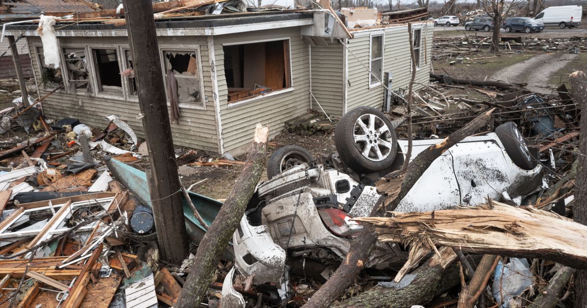 Tornado deixa ao menos dois mortos em Indiana, nos EUA