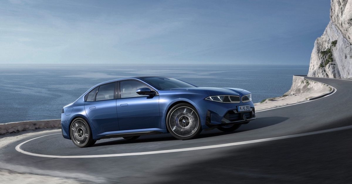 BMW revela novo sedã elétrico i3 que roda 900 km com uma carga