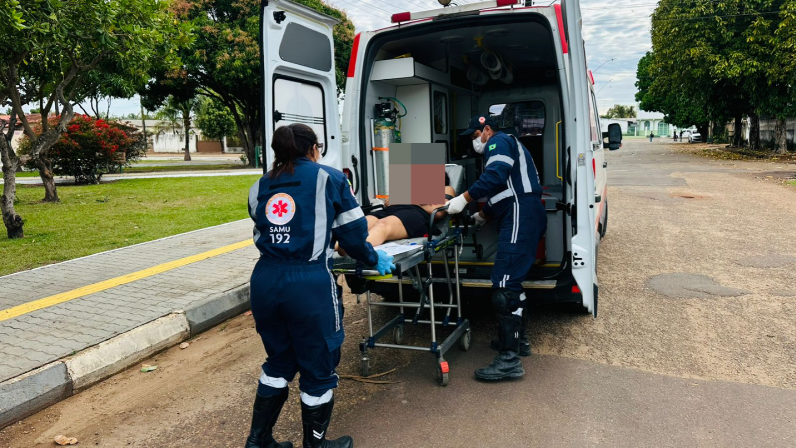 Mulher é encontrada nua e inconsciente em praça de Boa Vista