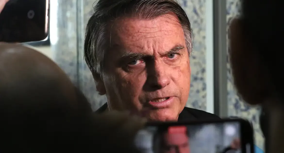 Defesa diz que Bolsonaro não tinha conhecimento sobre vídeo de Eduardo