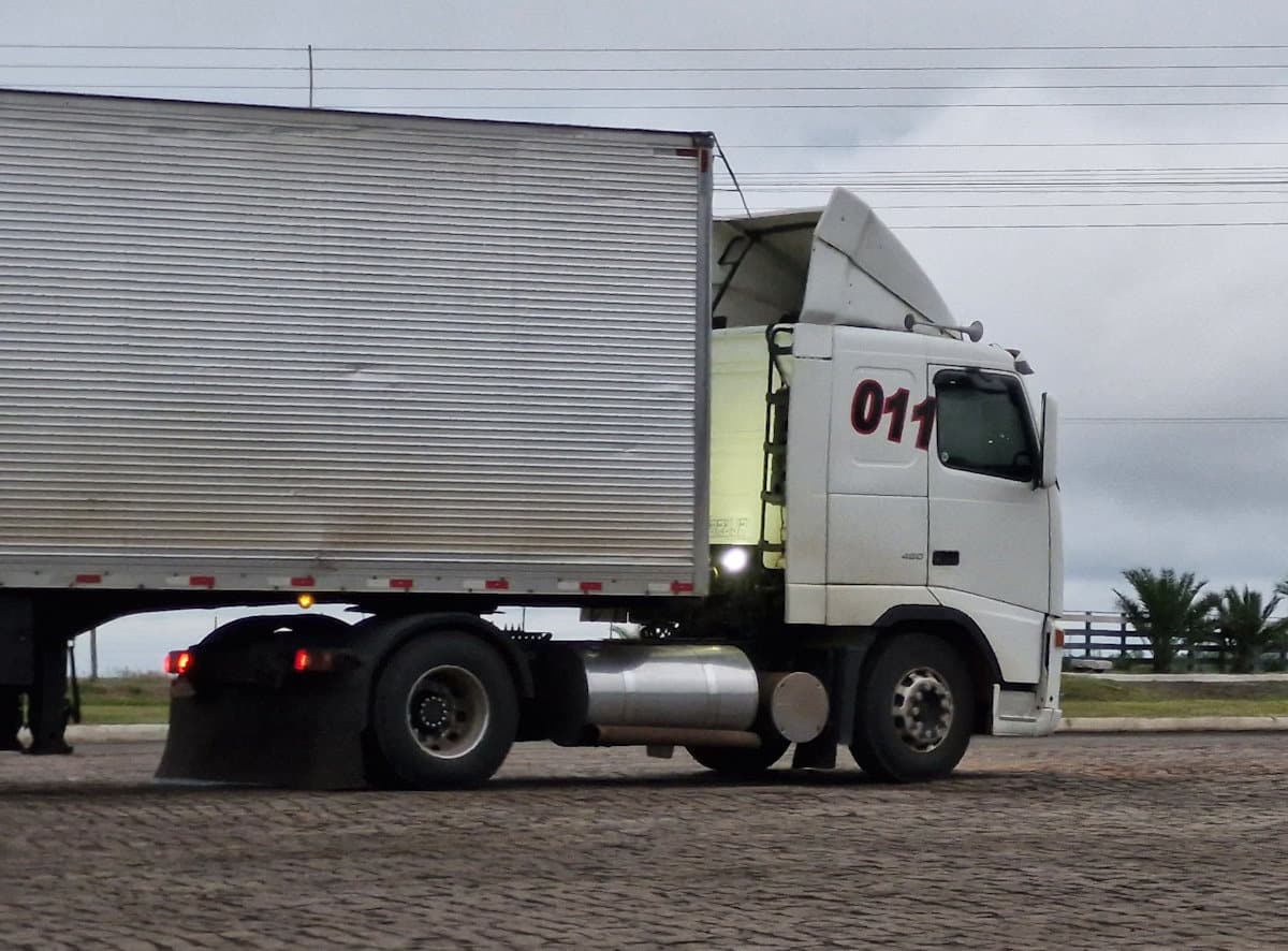 ARTIGO – Transporte Rodoviário de Cargas: eficiência operacional exige mudança estrutural e modelo colaborativo