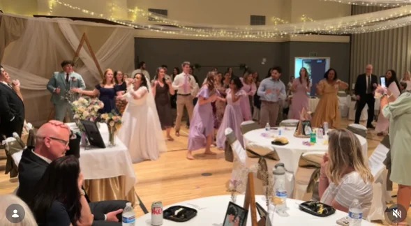estrangeiros entram no ritmo de boi-bumbá em casamento nos EUA