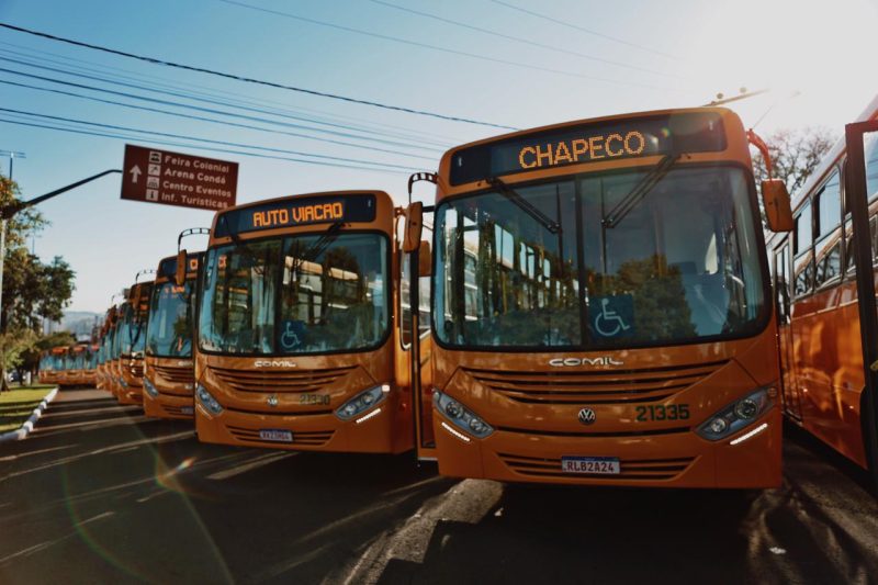 Chapecó (SC) amplia instalação de abrigos de ônibus e já supera 100 unidades entregues