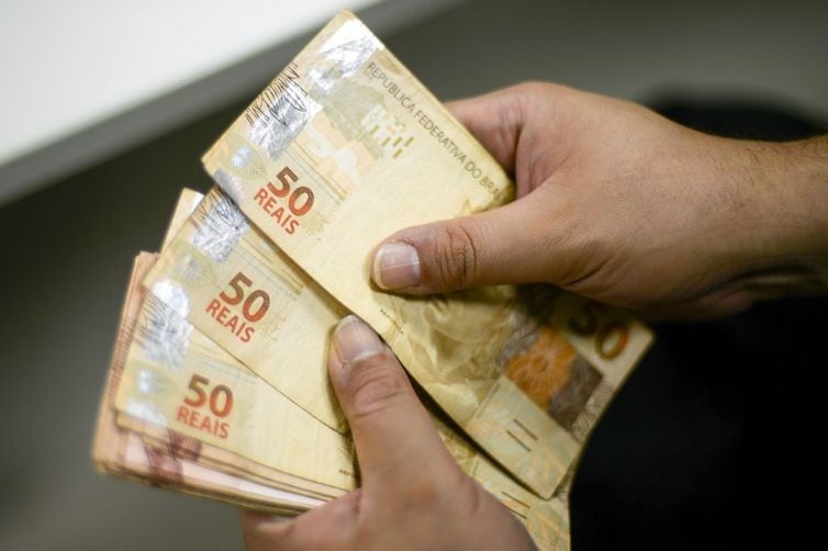 Prefeito anuncia abono para profissionais de saúde com pagamentos de até R$ 3,8 mil no Acre