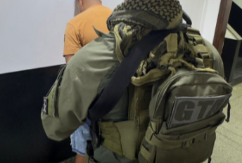 Com passagem pelo Iapen, homem é preso pelo GTA ao tentar descartar drogas pela janela no Macapaba